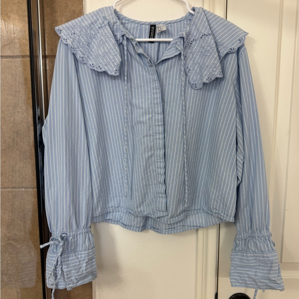 💙 H&M Poplin Blouse with Eyelet Embroidery – Size Medium 💙
